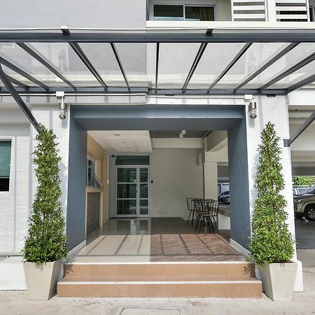 บี 32 อพาร์ตเมนต์ Aparthotel กรุงเทพมหานคร ภายนอก รูปภาพ